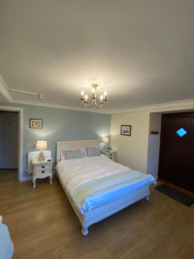Blackthorn Farm Bed & Breakfast Holyhead Exterior photo