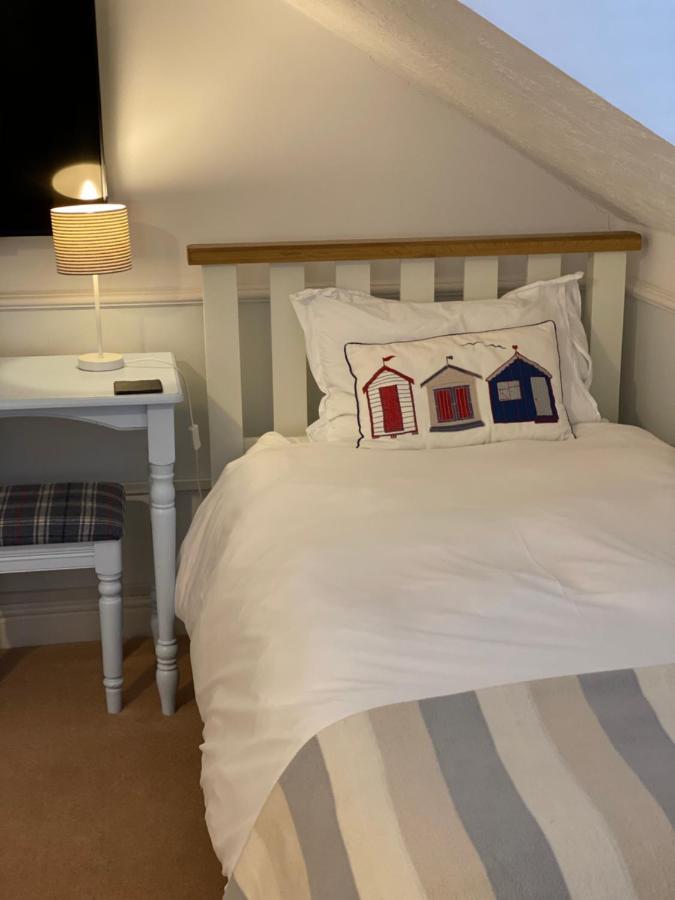 Blackthorn Farm Bed & Breakfast Holyhead Exterior photo