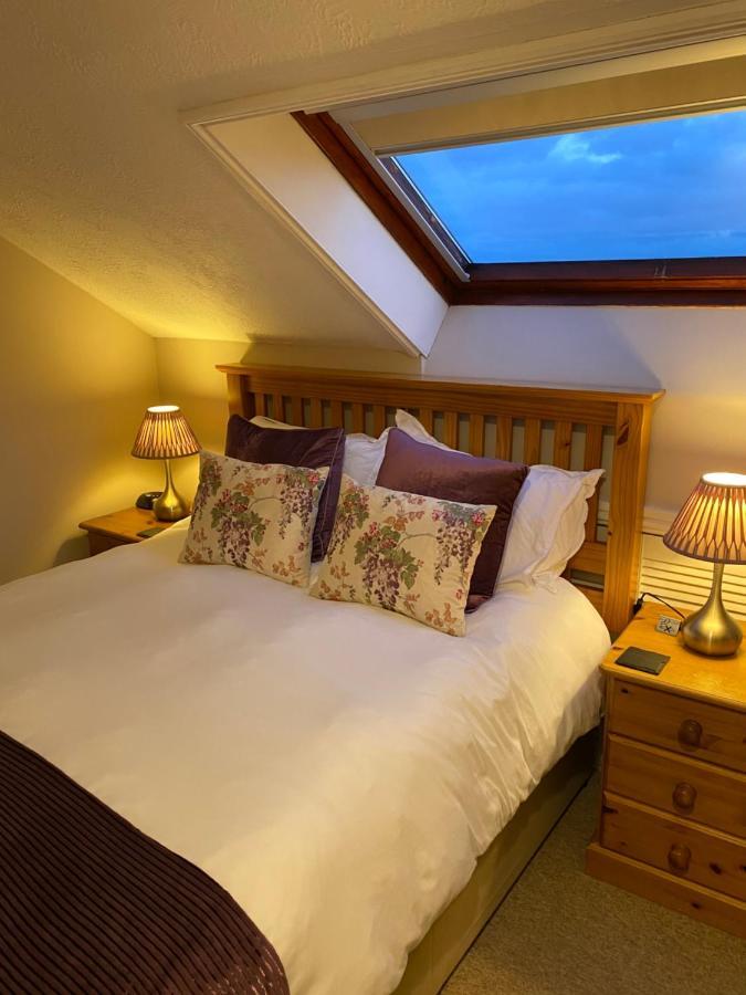 Blackthorn Farm Bed & Breakfast Holyhead Exterior photo