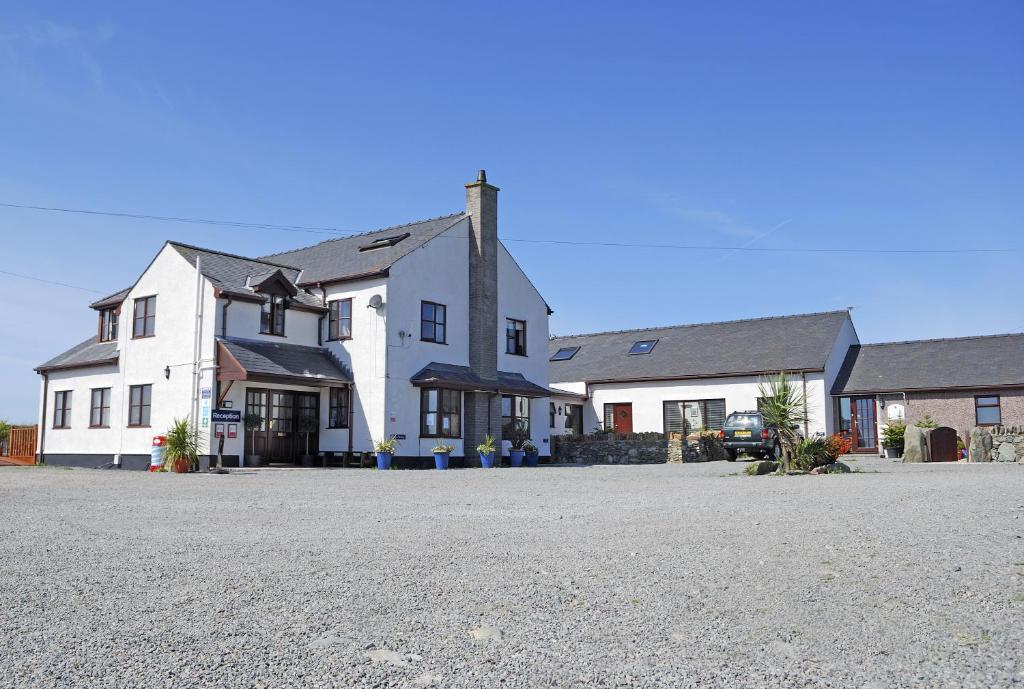Blackthorn Farm Bed & Breakfast Holyhead Exterior photo