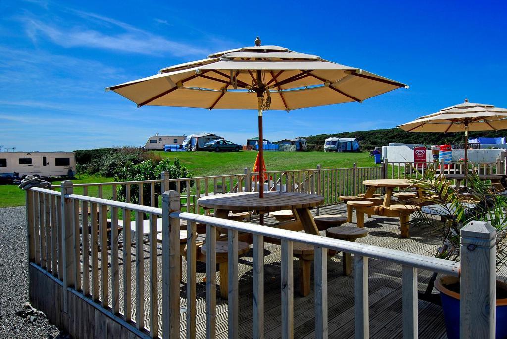 Blackthorn Farm Bed & Breakfast Holyhead Exterior photo