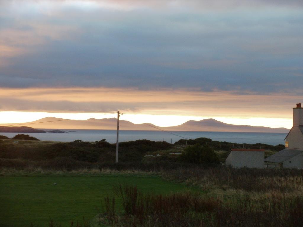 Blackthorn Farm Bed & Breakfast Holyhead Exterior photo